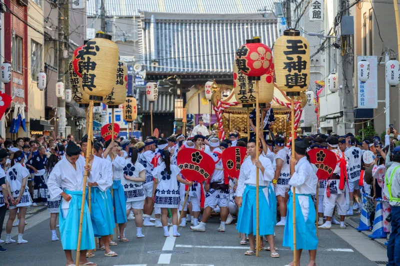 The Unwritten Map: How Japanese Festival Crowds Navigate Space, Trust, and One Another